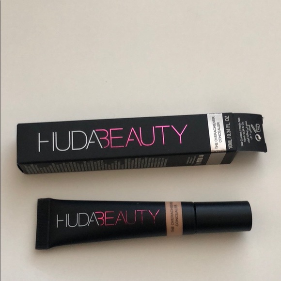 Huda Beauty Concealer - Picture 1 of 3